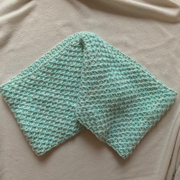 Old Navy Chunky Knit Scarf - Picture 3 of 6